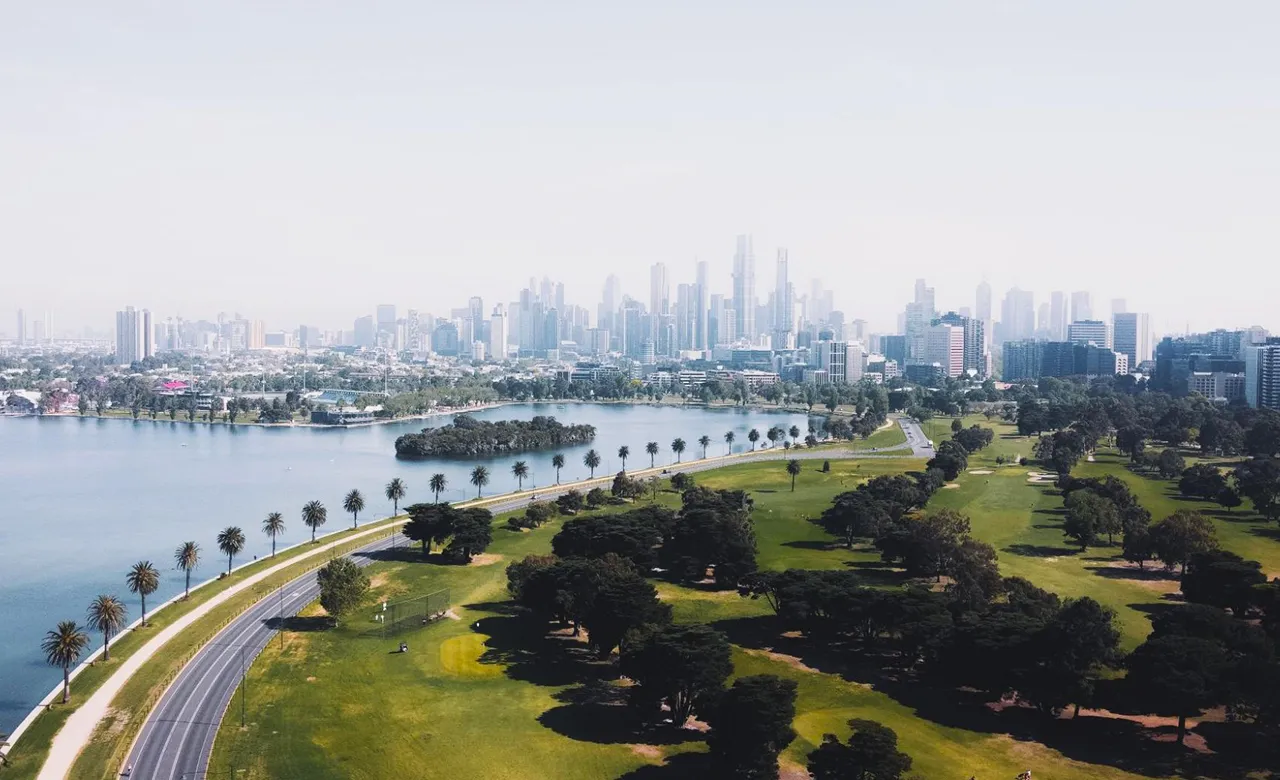 A bird"s eye view of Albert Park across to the city of Melbourne
